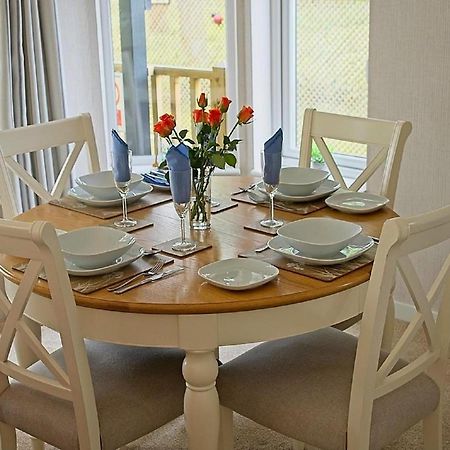 Hollicarrs - Wildflower Lodge York Bagian luar foto