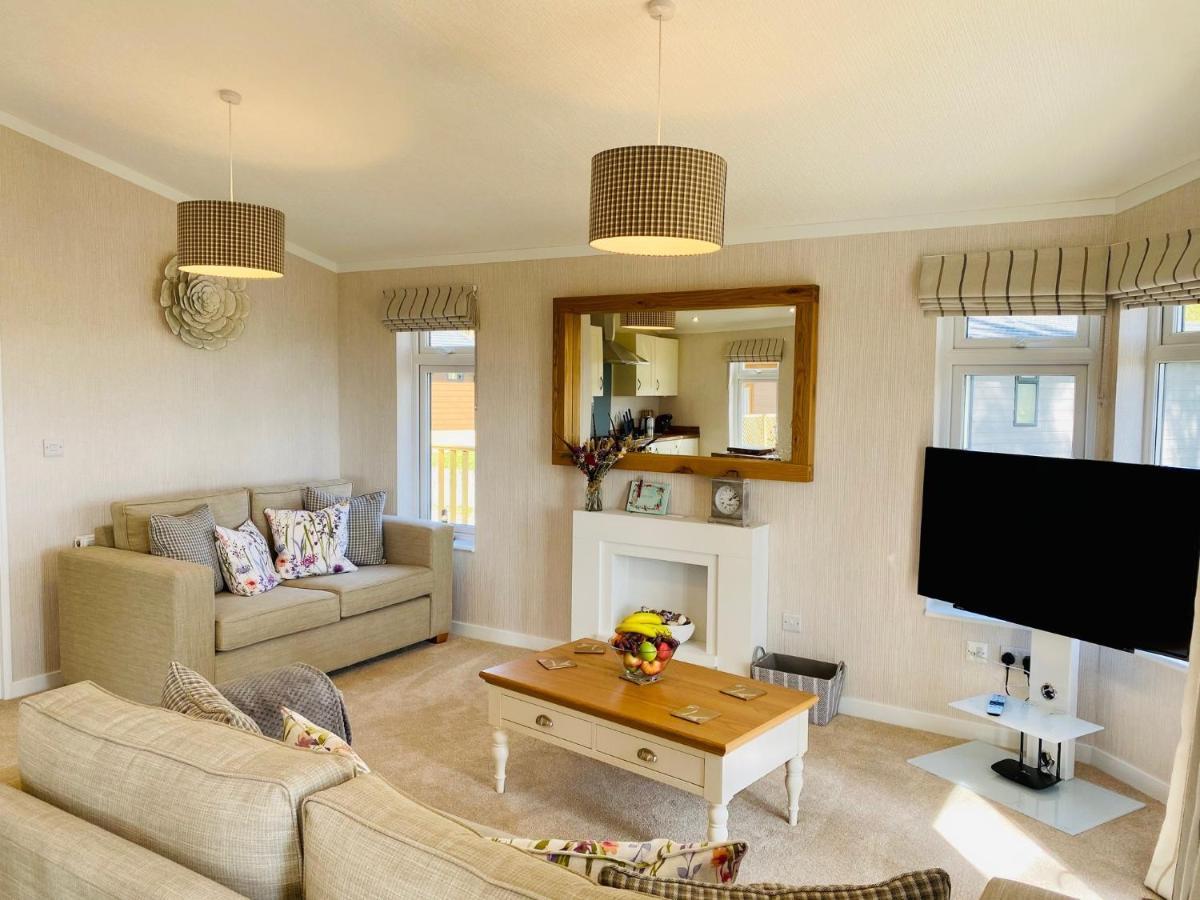 Hollicarrs - Wildflower Lodge York Bagian luar foto
